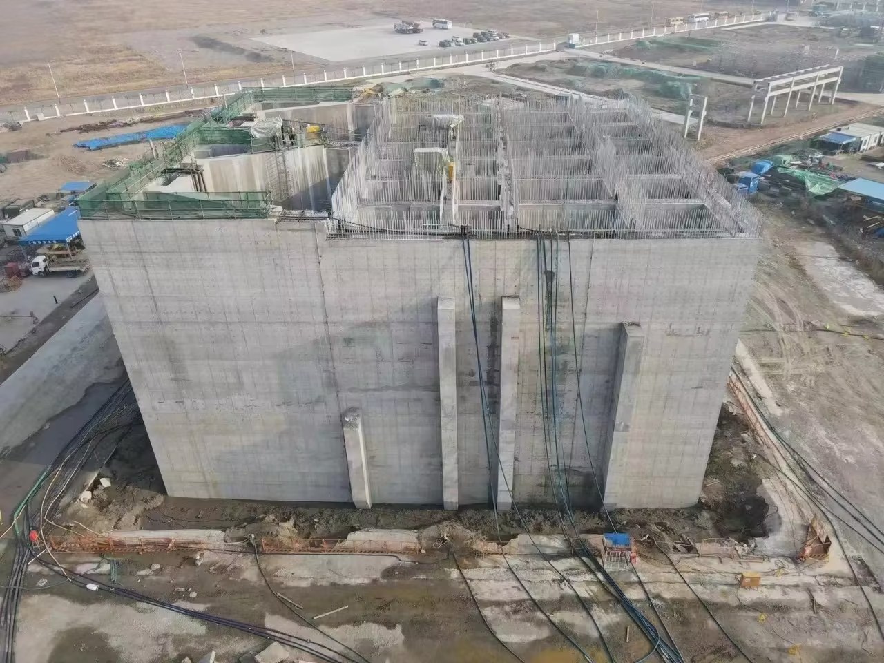 江蘇如東LNG項(xiàng)目排水管頂管工程和取水井沉井施工順利完成